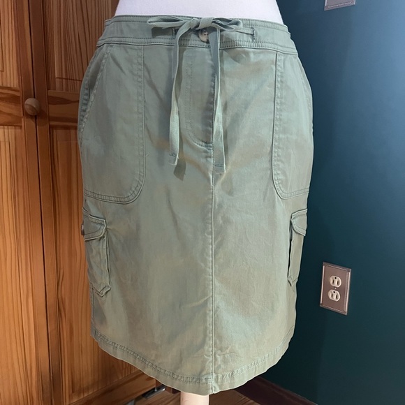 LL Bean Favorite Fit Cargo Skirt - Picture 1 of 7